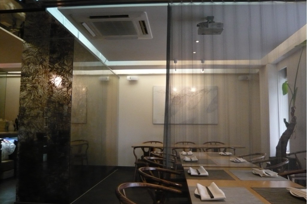 Metal Wire Mesh Curtain In Restaurant 1 Ball Chain